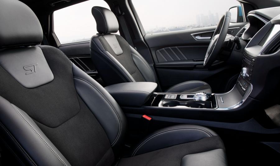 Интерьер Ford Edge ST 2018 года  (NA) (фото 7 из 40)